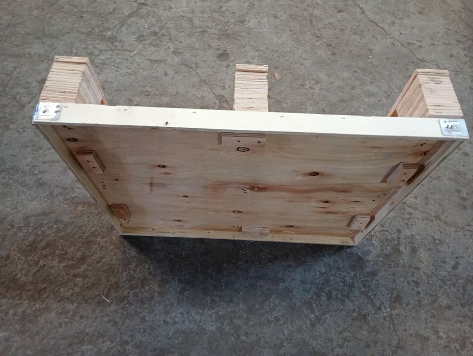 Palety małe z sklejki.