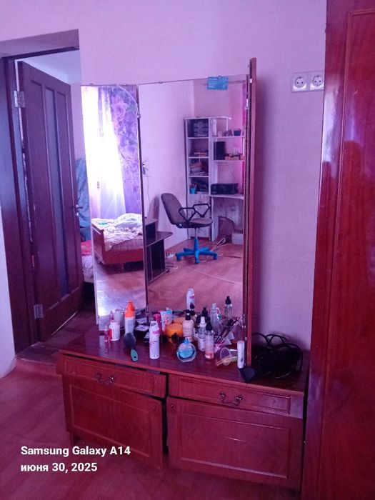 Продам мебель,зеркало