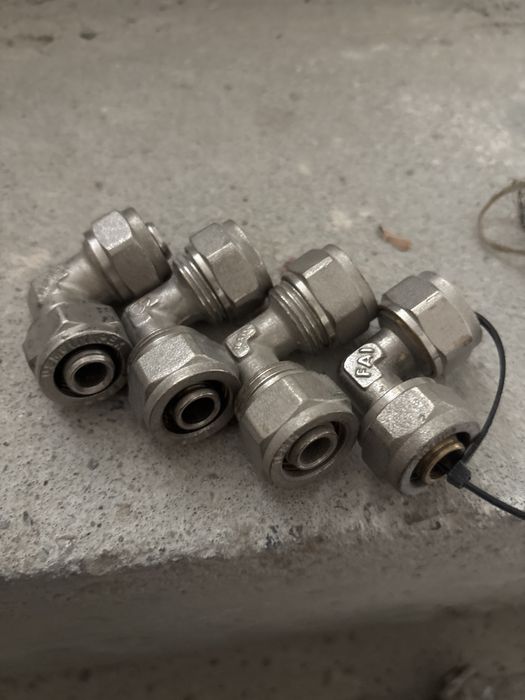 Trojnik 16 pex 16x1/2 gw x 16 skrecane