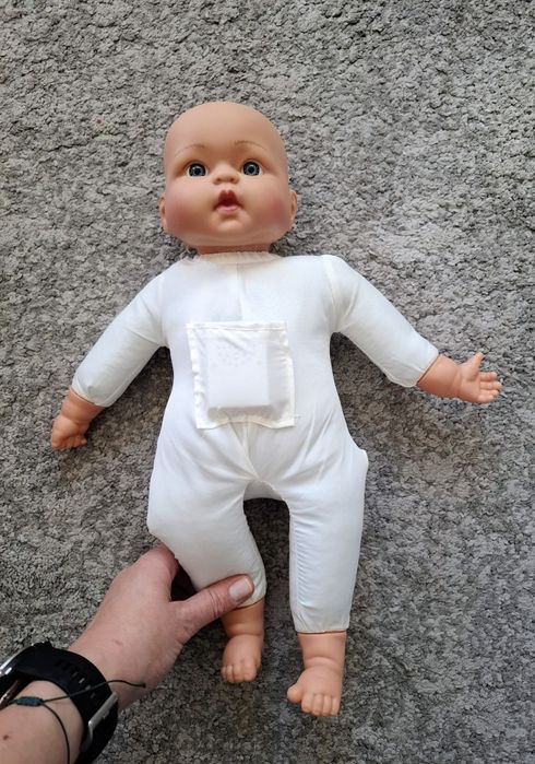 Duża lalka bobas mówiąca