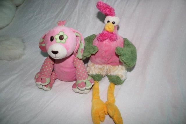 peluches- vários cães, um coala, um galo e um pato