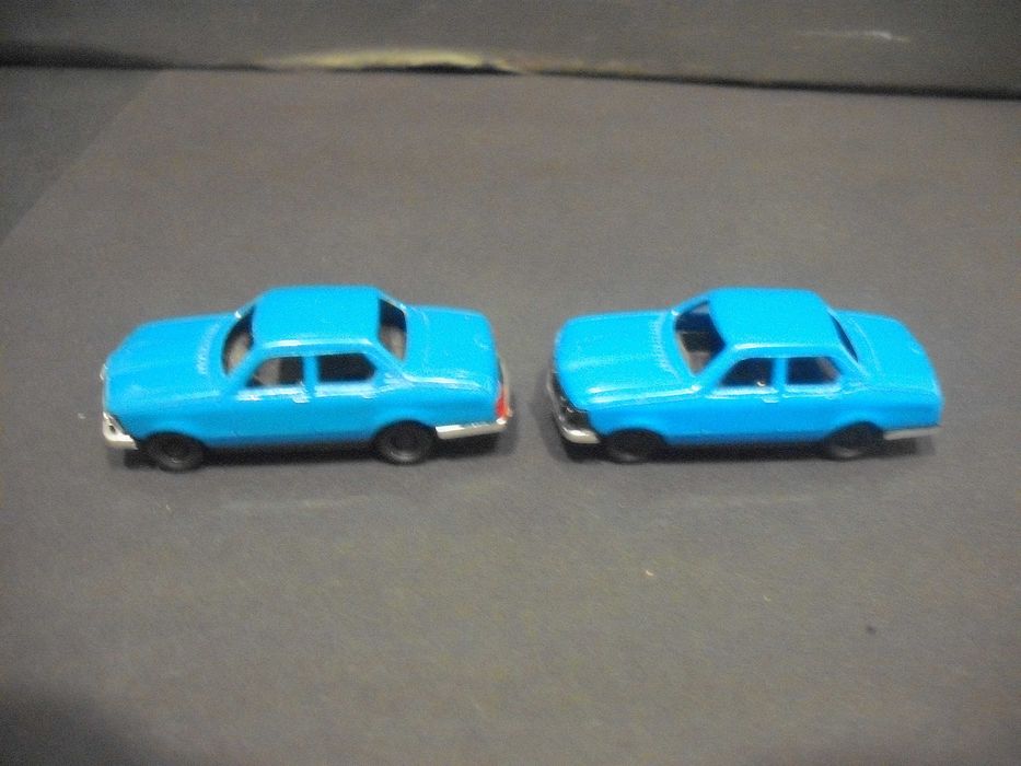 2 x BMW escala HO em plástico