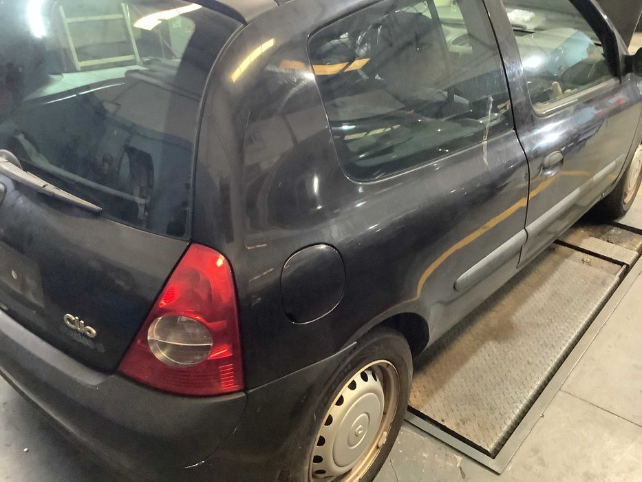 Renault Clio II Storia 1.5 DCi 68cv - 2006 - Para peças