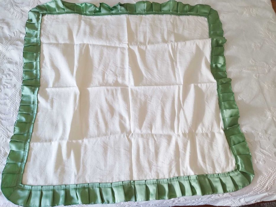 Conjunto de colcha em linho, fronhas e toalha de mesa