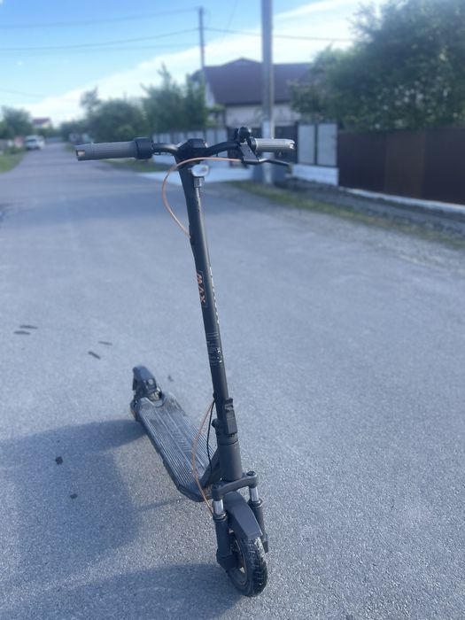 Електросамокат NAVEE