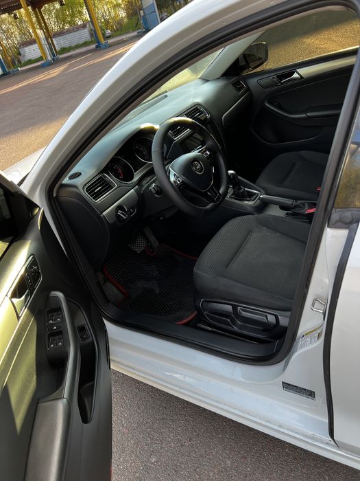 Volkswagen Jetta 2015 1.8 бензин Автомат  Aisin