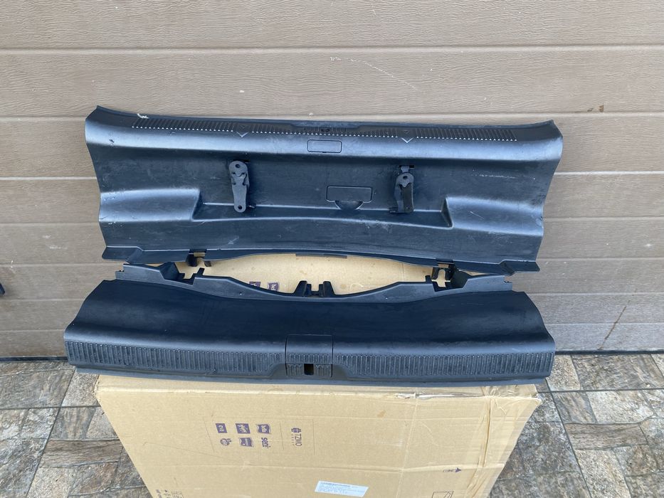 Накладка багажника Шкода Октавія А5  1Z9863485B 1Z5863459A