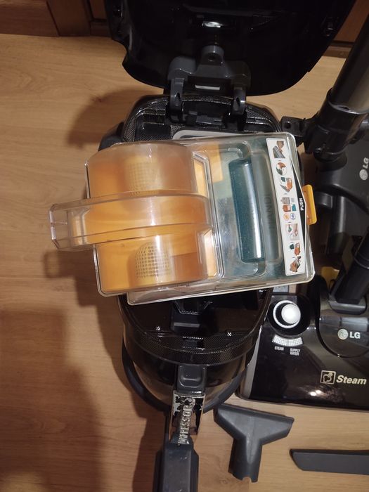 Пилосос LG Compressor з відпаровувачем