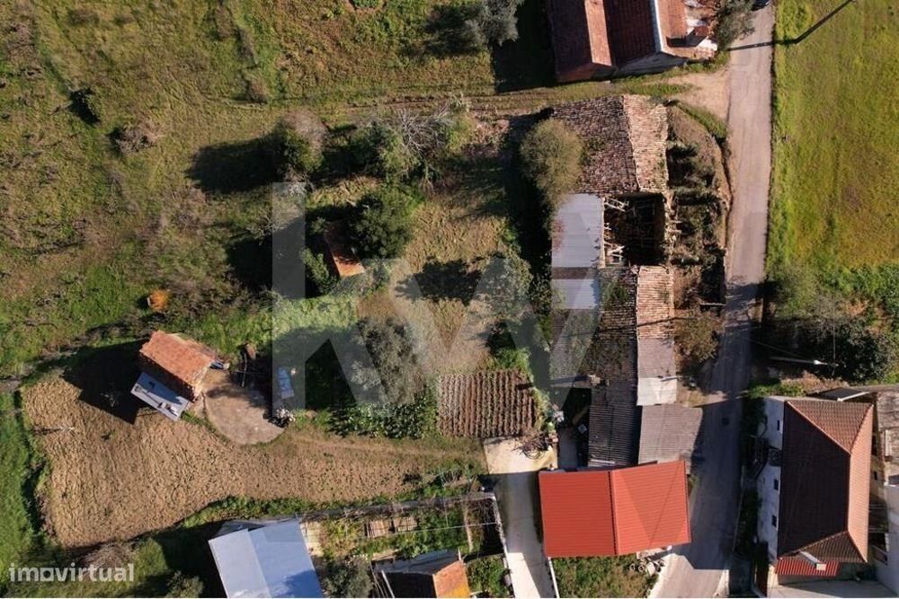 Moradia T2 para recuperar em Santo Ibério, Pombal, Leiria com terreno