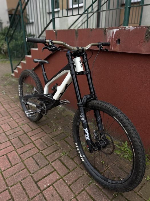 YT Tues CF1 2019r. Carbon.