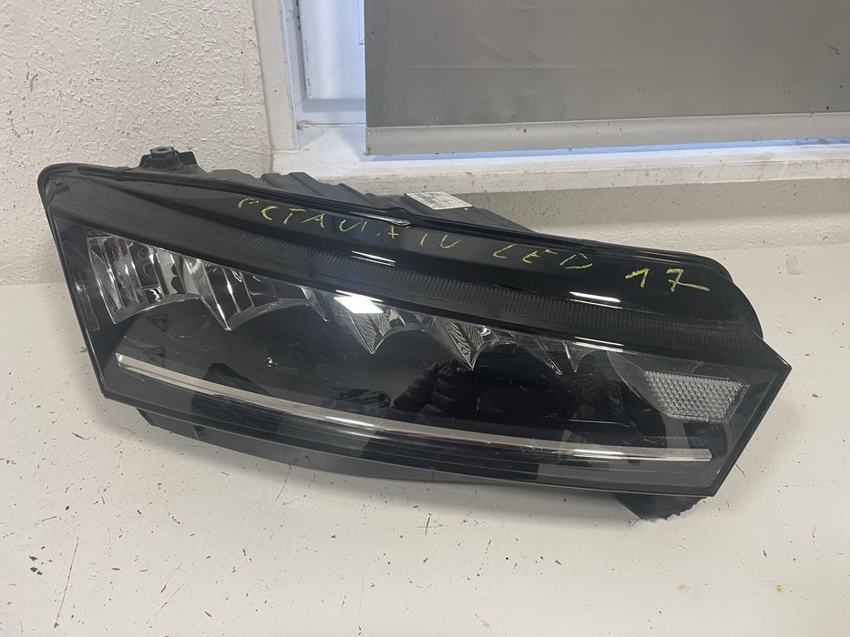 SKODA OCTAVIA IV 4 2020-lampa prawa przód LED cala 5e4 reflektor przód