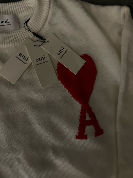 Sweter z motywem serca