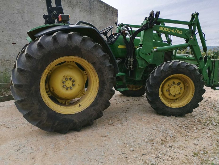 Trator John Deere 5400