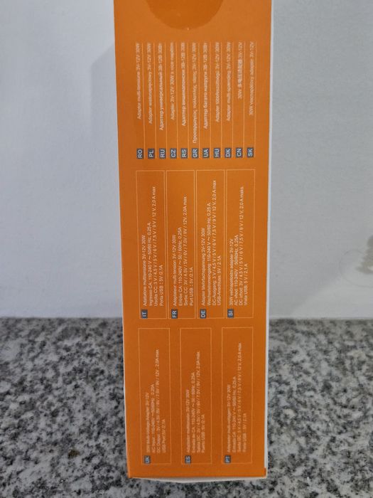 Adaptador Universal Multi-Voltagem 3V-12V 30W (com 6 ponteiras + USB)