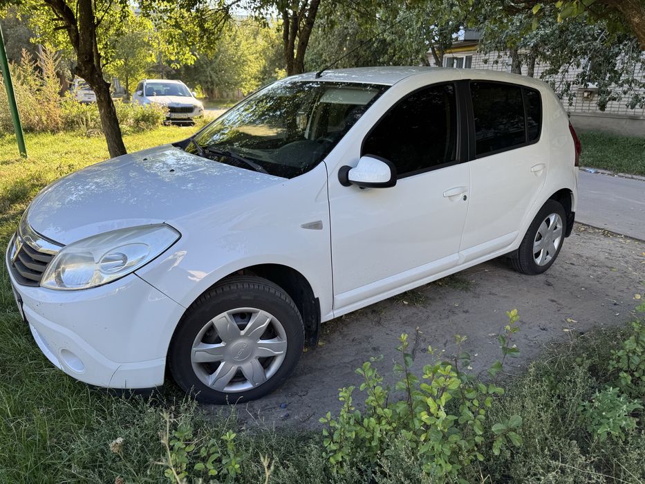 Продам сандеро 1,6 бенз 12р