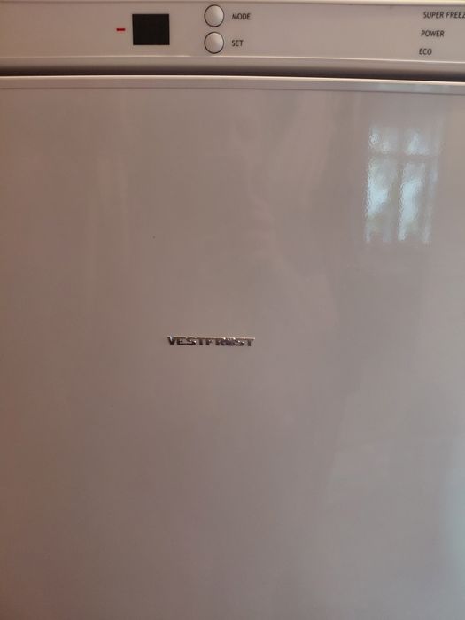 Морозильна камера вертикальна