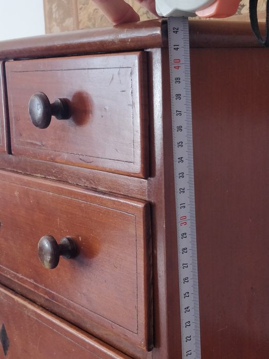 Cómoda/mesa de cabeceira