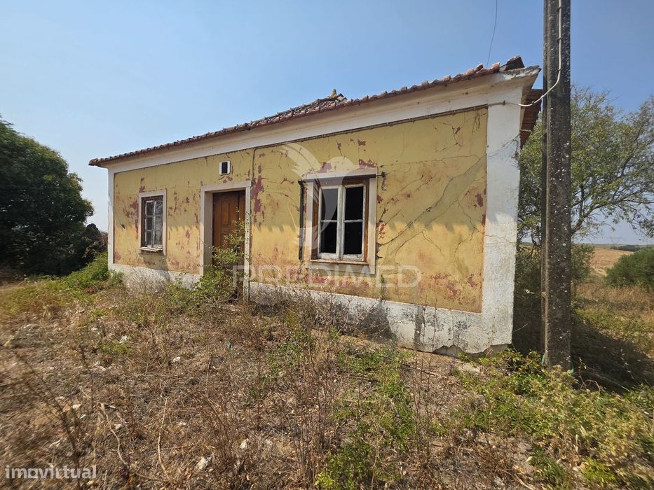 Terreno com Ruína para Reconstrução, Casével – Santarém