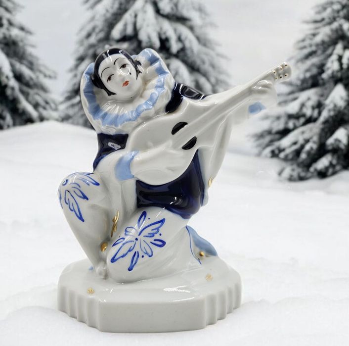 Figurka porcelanowa: „Pierrot” Keramos, projekt Janina Dikolenko