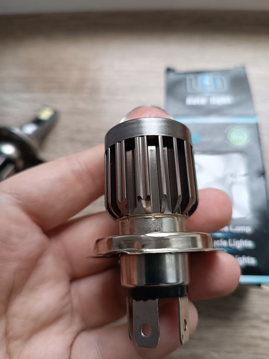 Лед лампа h4 мото ,авто . За 2 шт