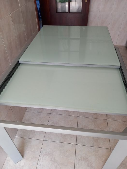 Mesa de cozinha e 4 cadeiras