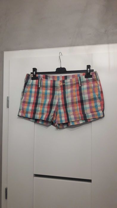 Kolorowe szorty w kratę