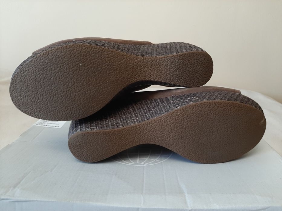 Sandały marki clarks na koturnie że skóry naturalnej roz.41