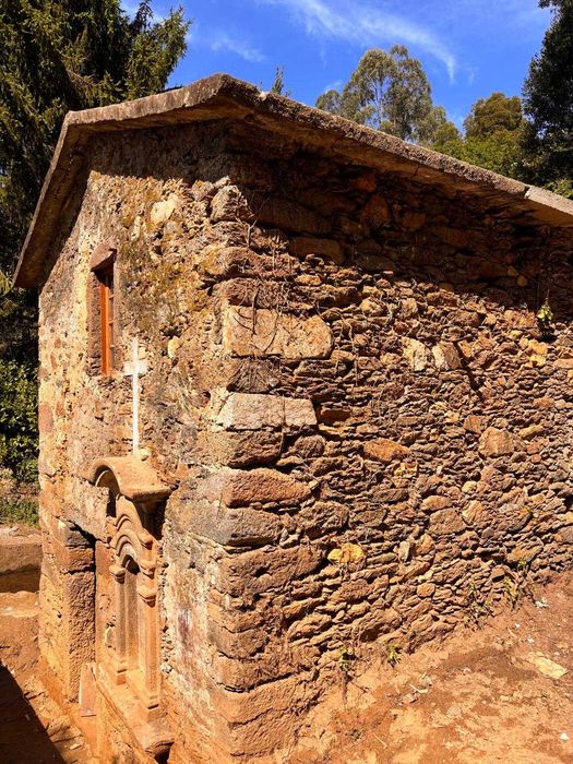 Azenha histórica com charme rústico, inserida em cenário natural único