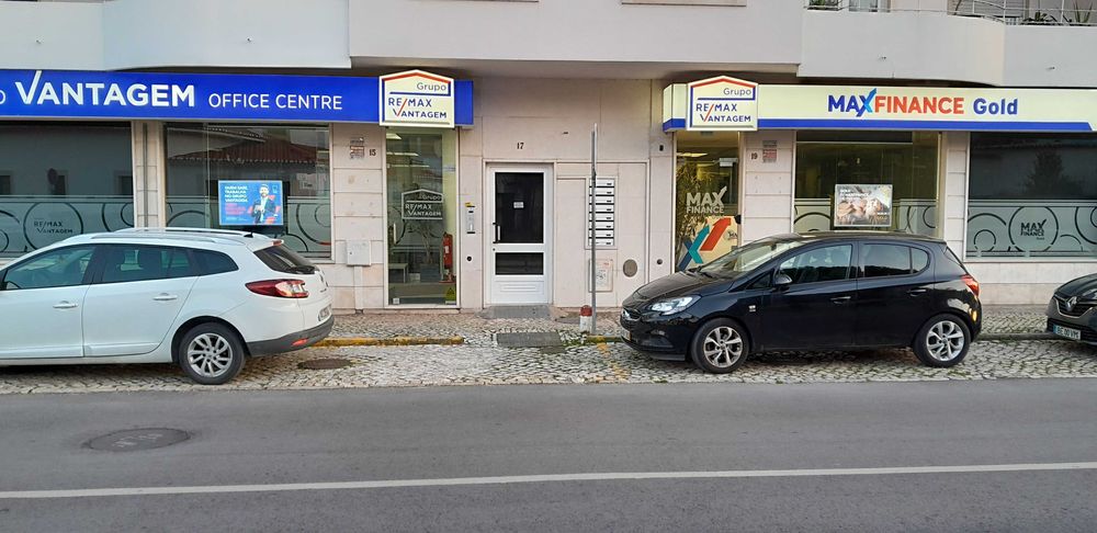 Garagem /parqueamento - Arrendar-Carregado