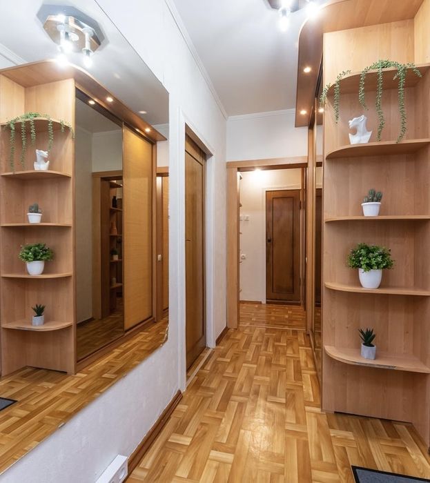 Подобово.Двукімнатна на 6 осіб.Позняки-10хв,Харьківська,Ахматової, 19