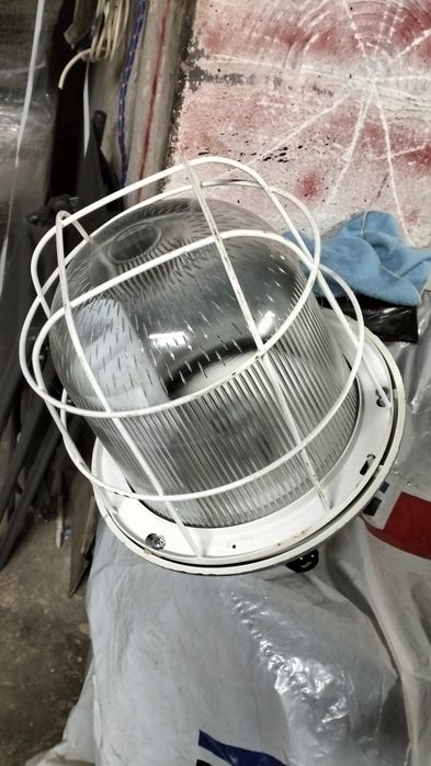 Lampa przemysłowa nowa.