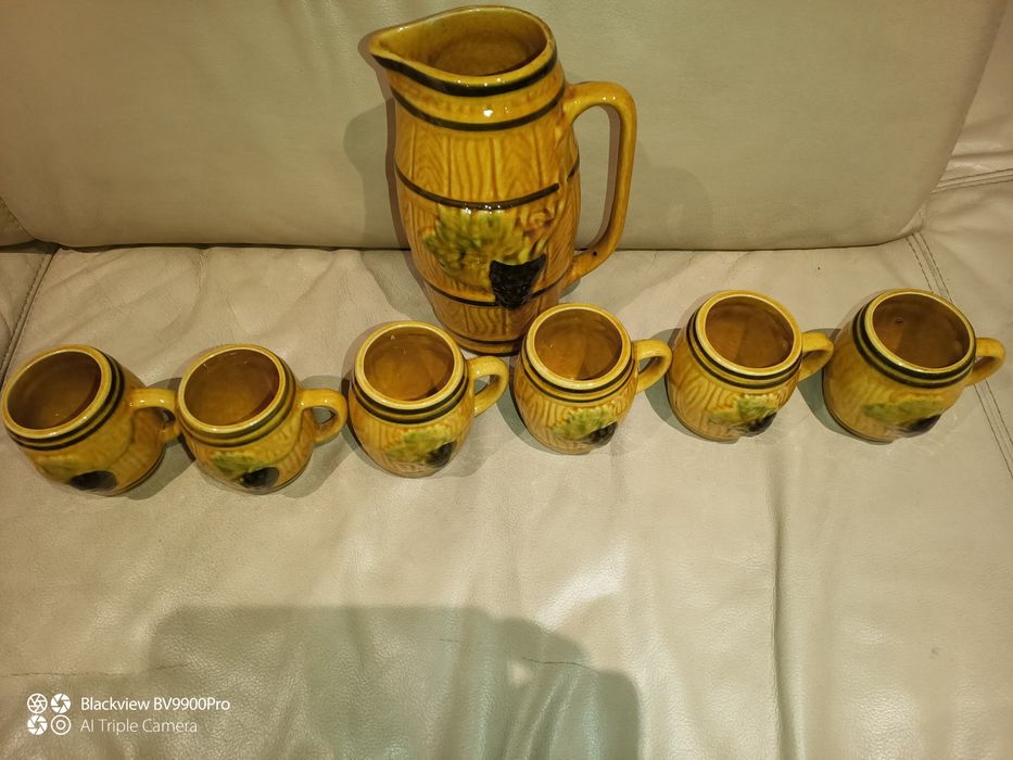 A melhor caneca para a época da prova dos vinhos novos com amigos