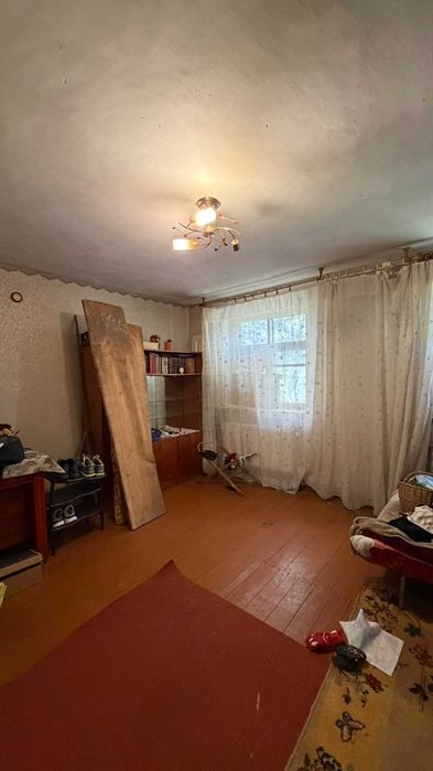 Продам крепкий дом в центре с. Буды (ул. Сковороды)