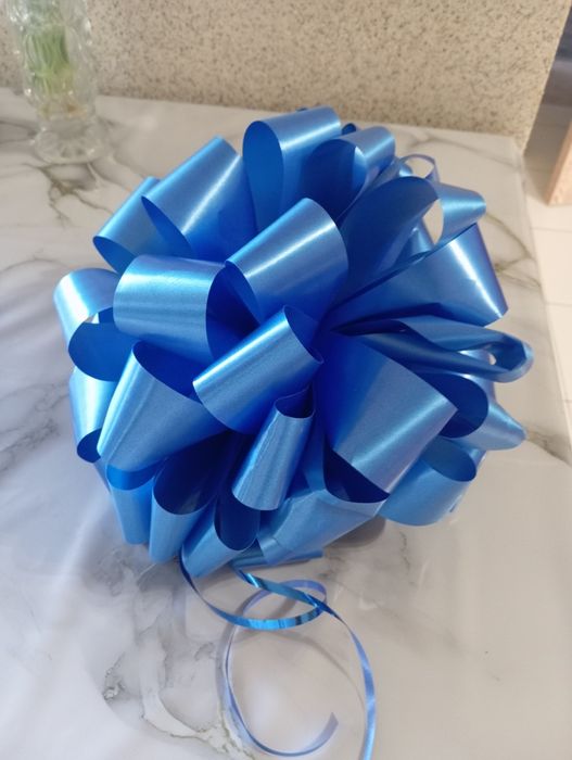 Подарунковий бант-прикраса.