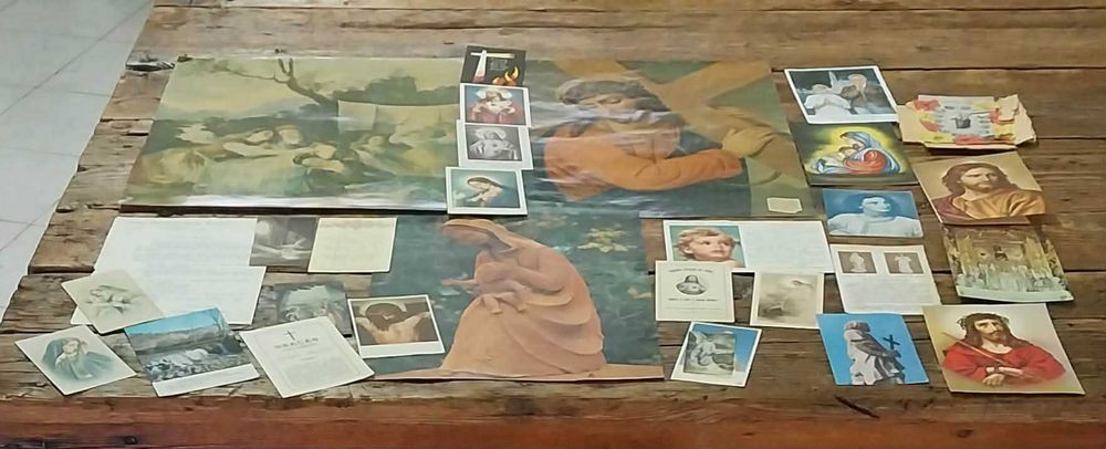 Coleção com cerca de 30 Santinhos Religiosos ou Pagelas Devocionais