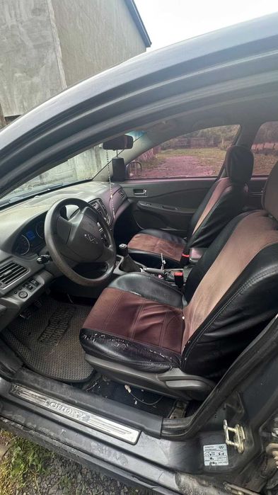 Автомобіль Chery E5