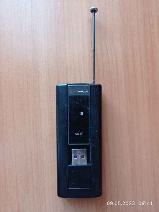 3G модем Pantech UM150 з висувною антеною.