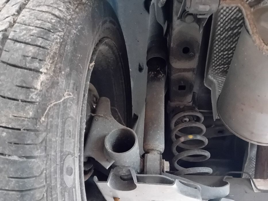 Amortecedor trás esquerdo RENAULT Clio IV (BH_)