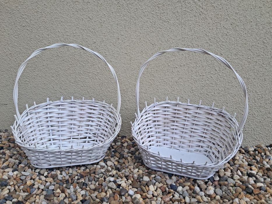 Białe koszyczki na prezent zestaw