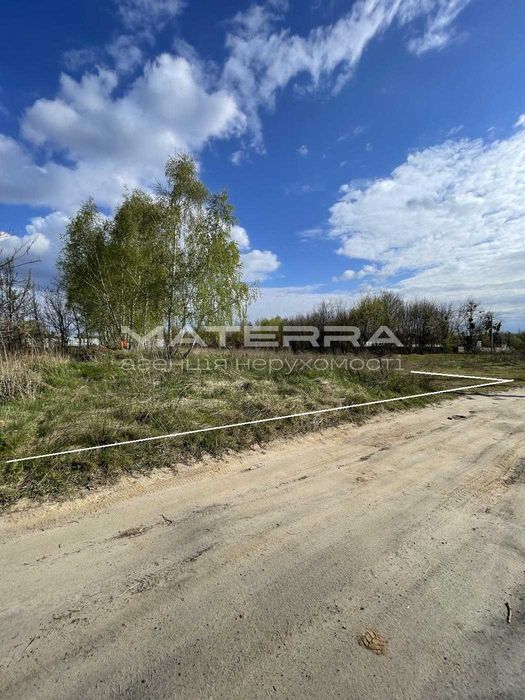 Продаж трьхфасадної ділянки 40 соток комерційного призначення.
