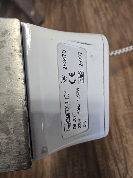 Продам утюг 2300вт с паром Clatronic