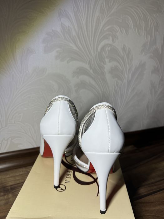 Каблуки білі зі вставками