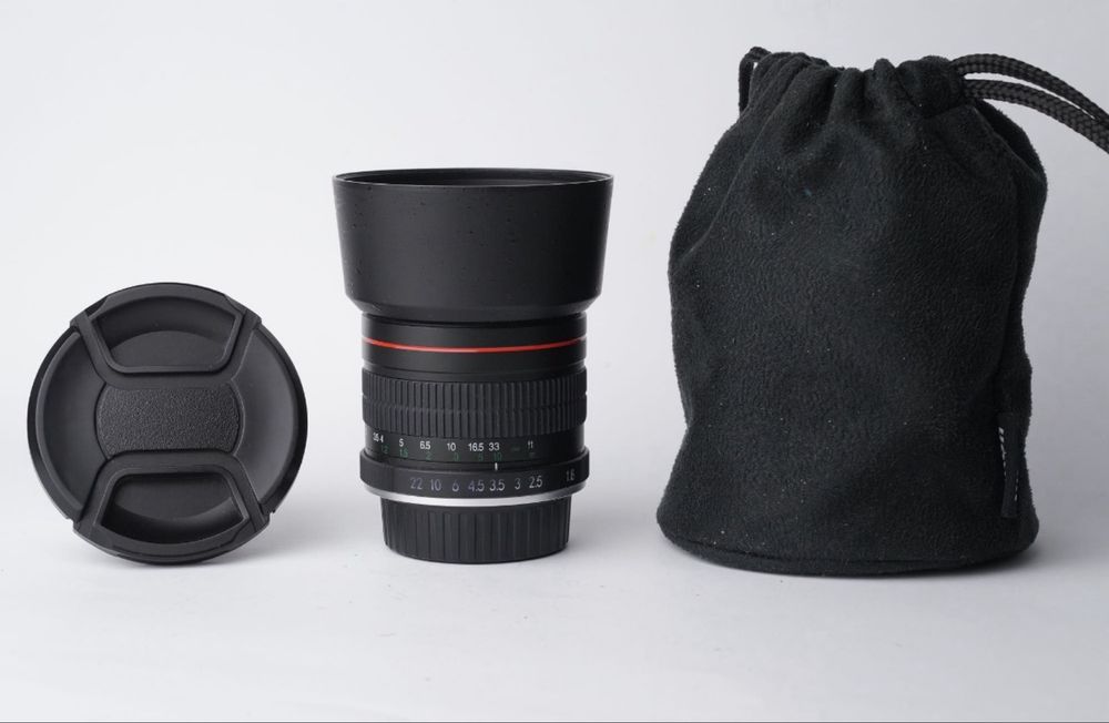 SUPERIOR 85mm f/1.8 Nikon F