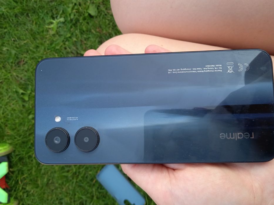 Реалмі С33 є гарантія