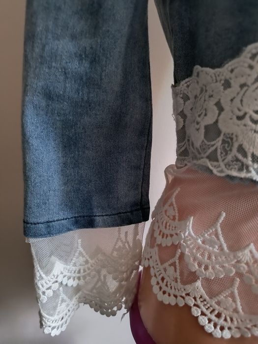 Kurtka jeansowa z koronką