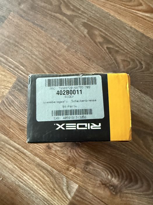 Продам тормозные колодки мазда 3