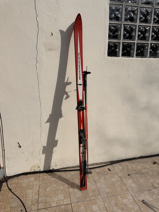 Lote de 2 Conjuntos de Esqui Rossignol com Bastões – Vintage