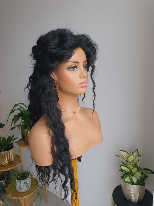Długa peruka fale loki czarna