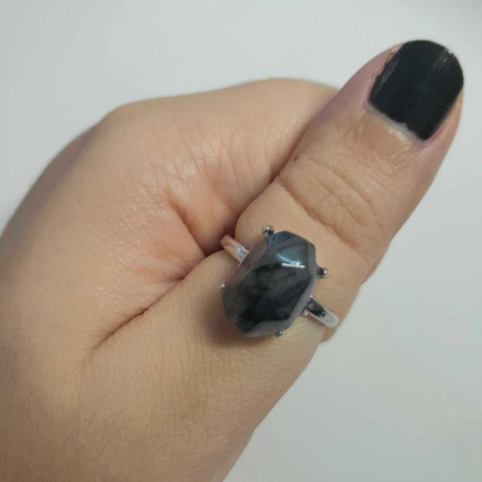 anéis de pedras semipreciosas