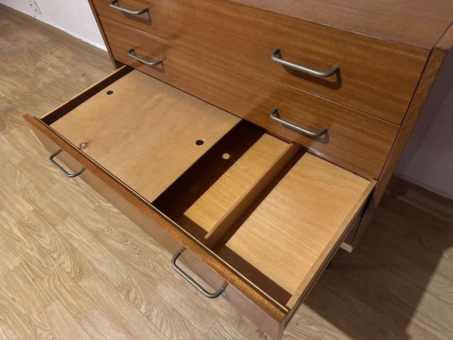 Stara witryna z lustrem vintage z PRL